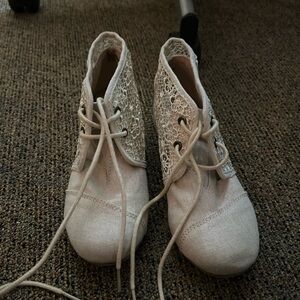 Thick crème colored heels